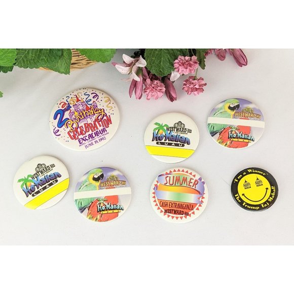 Vtg Las Vegas Casino Poker Chips Souvenir Collector Buttons Calendar Postcards - Picture 5 of 10